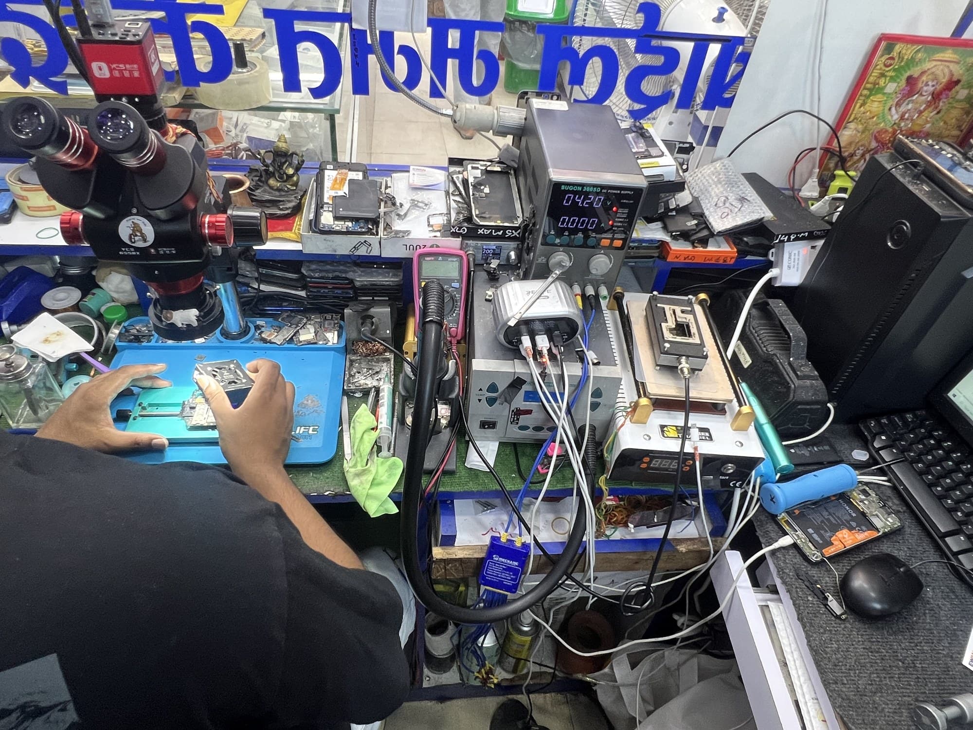Professional mobile repair workbench with microscope and power supply